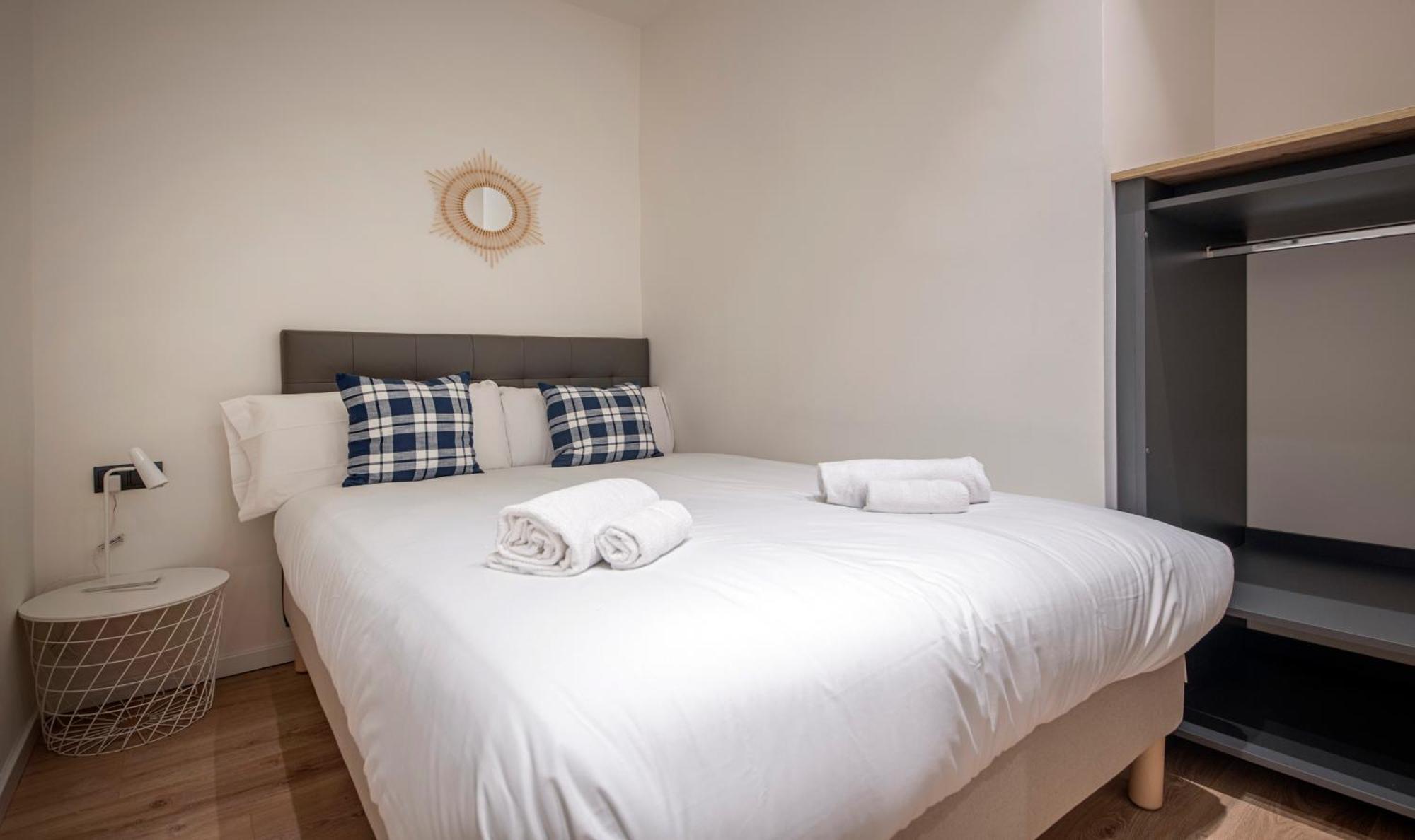 Apartamento De Cuatro Dormitorios En Carrer Diputacio — Fotos 3