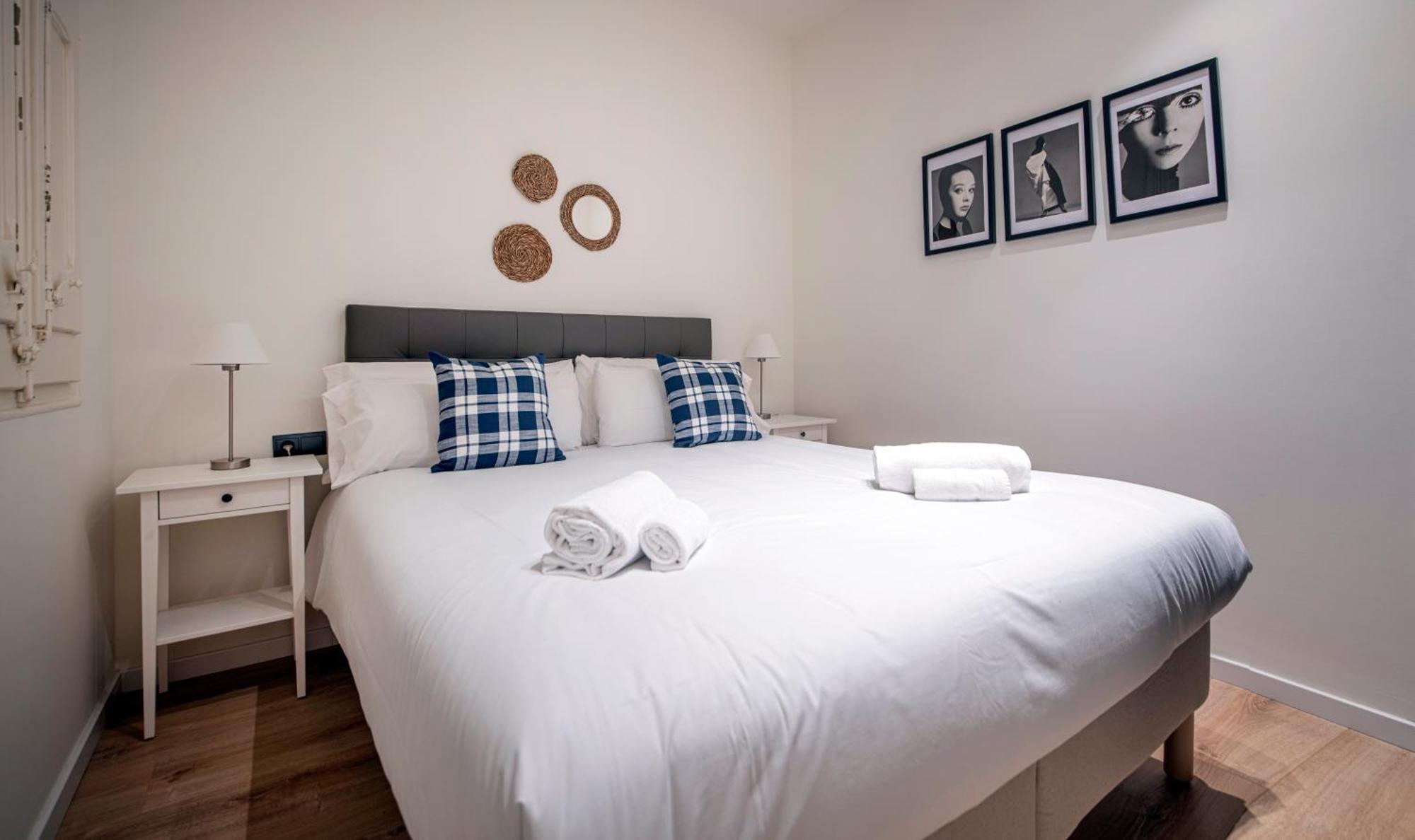 Apartamento De Cuatro Dormitorios En Carrer Diputacio, Barcelona
